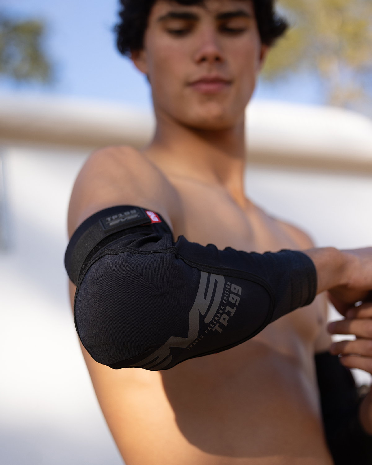 EVS TP199 Elbow Protector - Blackout
