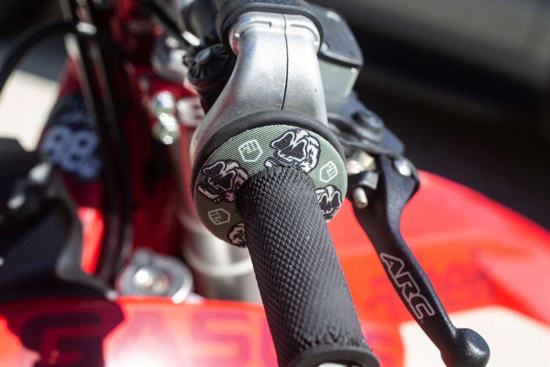 Fist Skull Grip Donut