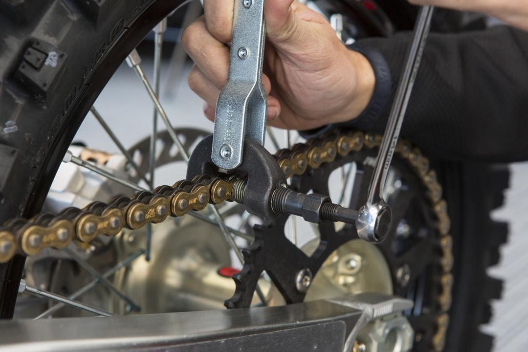 Motion Pro Chain Breaker With Folding Handle